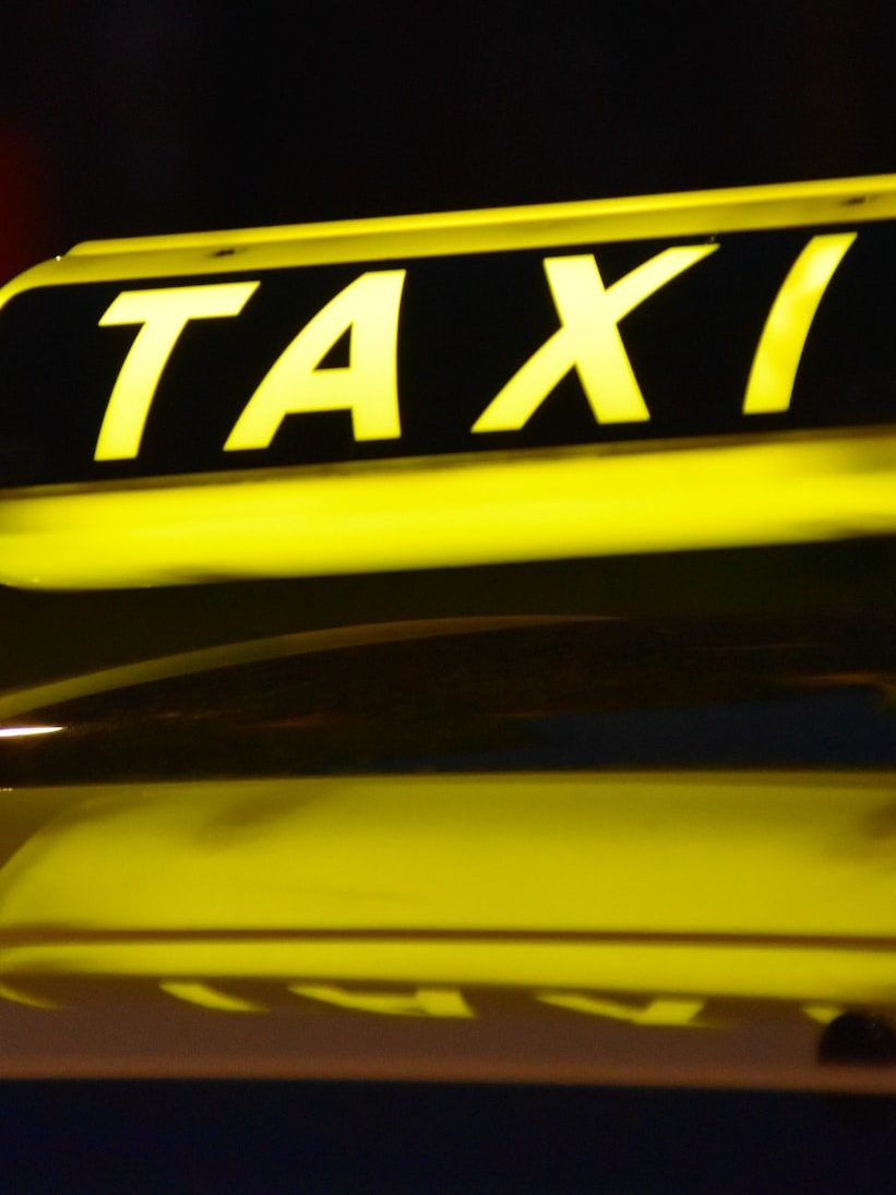 yellow Taxi light sign
