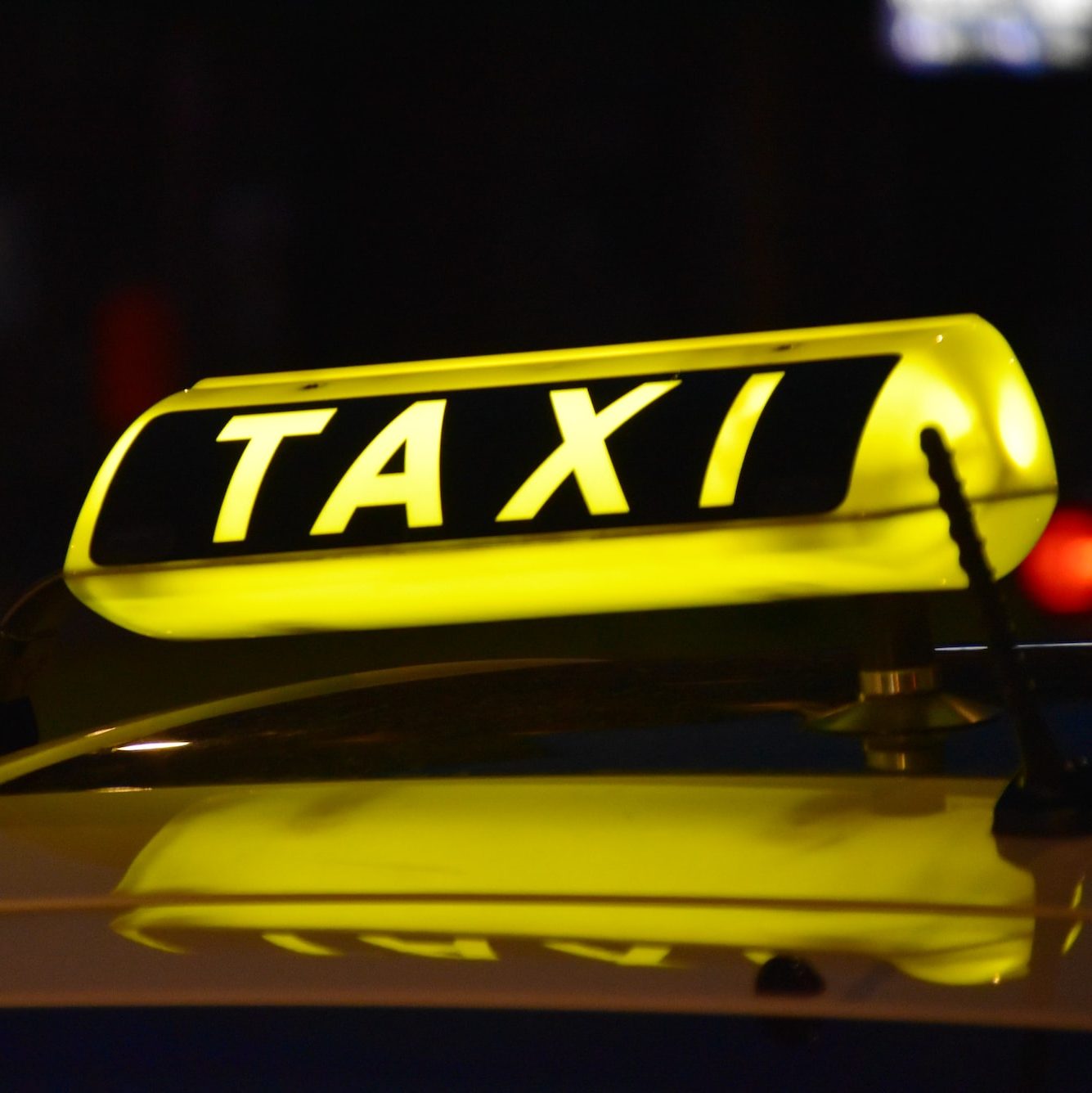 yellow Taxi light sign